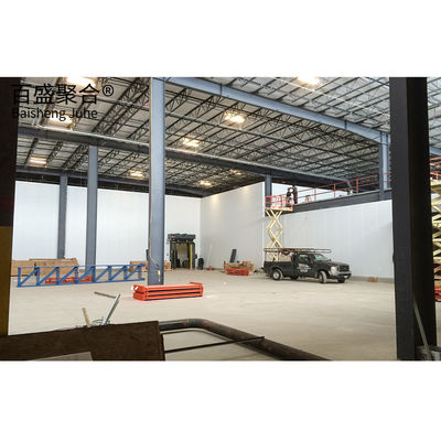 โรงงานโครงสร้างเหล็ก Prefab Warehouse ด้วยการออกแบบรั้วหลังคาและการเชื่อมต่อพวง