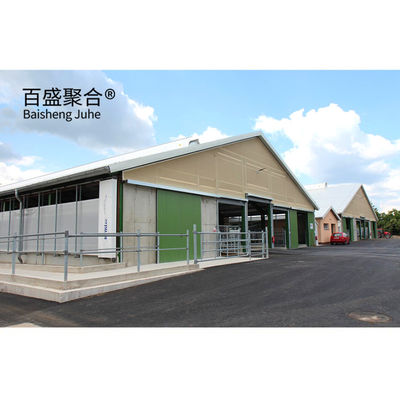 AiSi สถาปนิกเหล็กแบบสแตนด์ Prefabricated โรงเลี้ยงวัวสําหรับฟาร์มวัวและฟาร์มนม