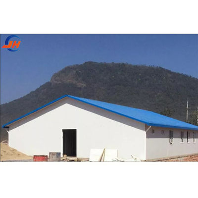 อาคารฟาร์มเหล็กระดับขนาดใหญ่ Prefabricated Galvanized สําหรับการจัดเก็บวัว Logistics