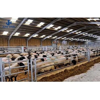สะดวกสบาย เสาเหล็ก Prefabricated Barn สําหรับแกะและวัว C.Z Shape Steel Channel Purlin