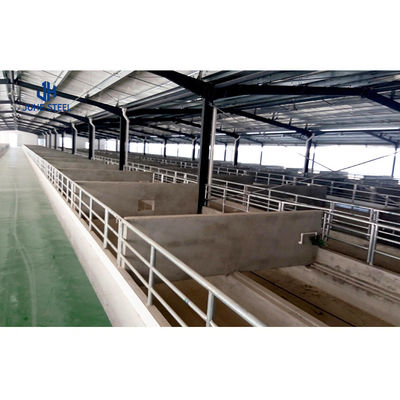 สะดวกสบาย เสาเหล็ก Prefabricated Barn สําหรับแกะและวัว C.Z Shape Steel Channel Purlin