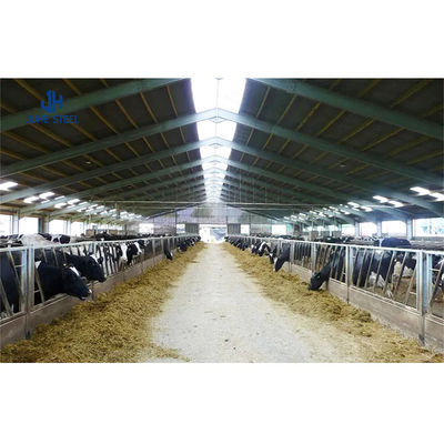 สะดวกสบาย เสาเหล็ก Prefabricated Barn สําหรับแกะและวัว C.Z Shape Steel Channel Purlin