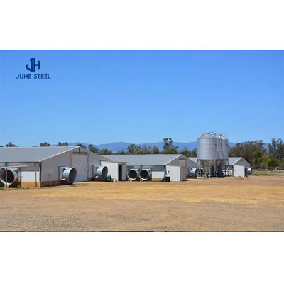 พลาสติกเคลือบท่อกลม กรอบหลัก Prefab ที่พักปศุสัตว์สําหรับวัว ม้า แกะ