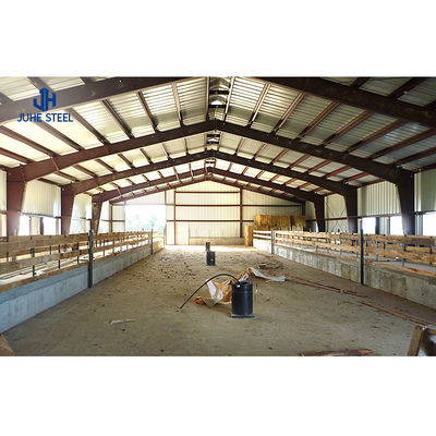 การออกแบบโรงเลี้ยงสัตว์ที่ใช้งานหนัก โครงการ Prefab Steel Cow Horse ที่มั่นคงสําหรับประสิทธิภาพของโรงงาน
