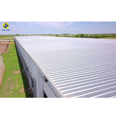 การออกแบบโรงเลี้ยงสัตว์ที่ใช้งานหนัก โครงการ Prefab Steel Cow Horse ที่มั่นคงสําหรับประสิทธิภาพของโรงงาน