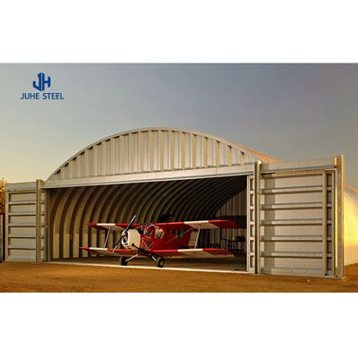โรงงานโรงจอดรถ Prefab โครงสร้างเหล็ก โรงจอดเครื่องบิน สําหรับการก่อสร้างคลังสินค้า