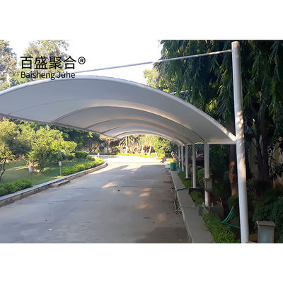 โครงสร้างโลหะ 2 รถ หลังค้างกลางแจ้ง อลูมิเนียมและไม้ Carport กันน้ําสําหรับที่จอดรถ